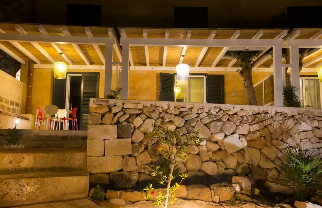 Le Suites Del Carrubo-1