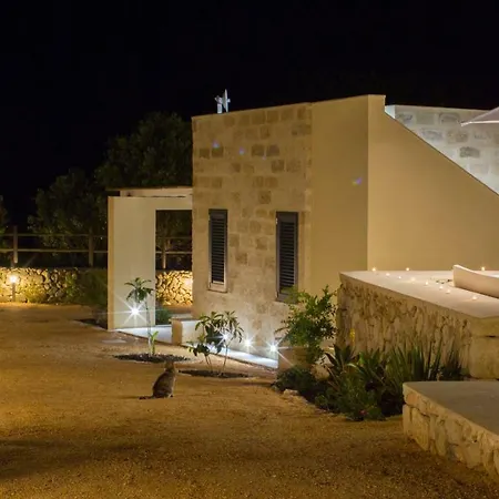 Le Suites Del Carrubo-3